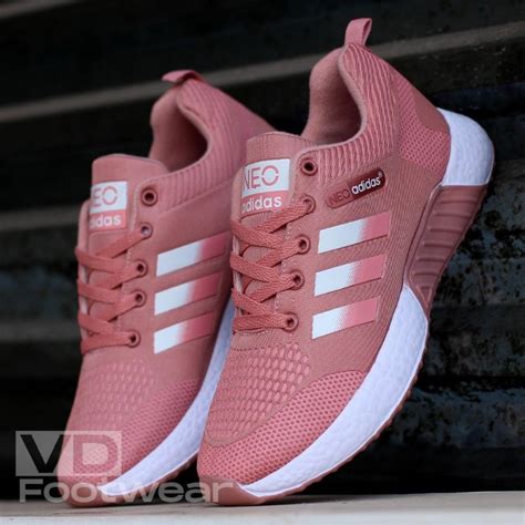 sepatu adidas perempuan